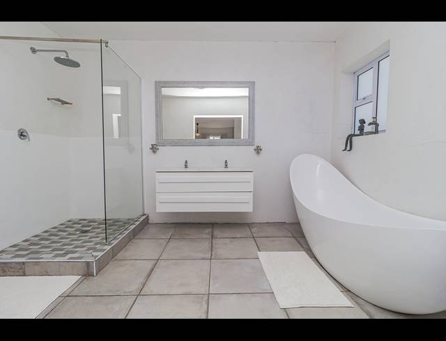 3 BEDROOM HOUSE FOR SALE IN GROTTO BAY